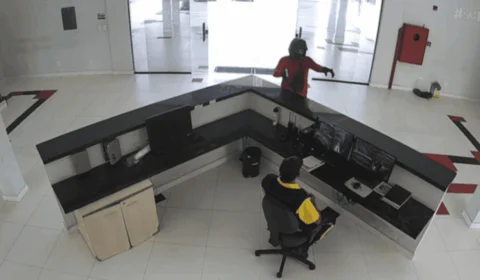 Criminoso armado assalta vigilante dentro da reitoria do IFAC e rouba arma; veja vídeo