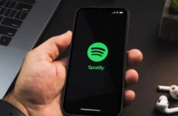 Golpistas usam falso anúncio de que Spotify está pagando para avaliar artistas