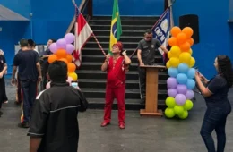 Wanderley Andrade surpreende na escola da filha e canta ‘Traficante do Amor’ em Manaus