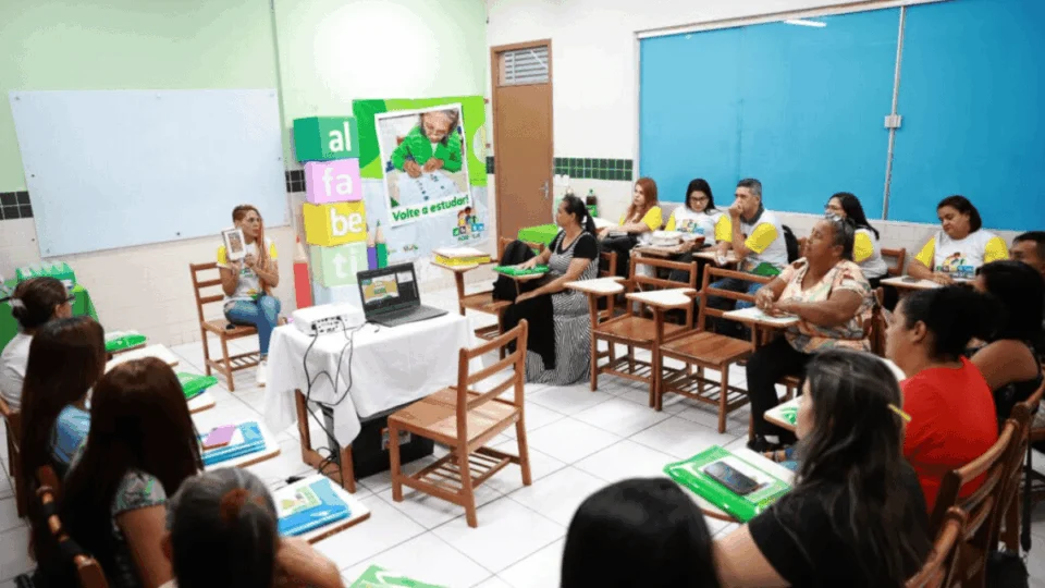 Oportunidade para alfabetizadores no Acre: saiba qual o salário e carga horária