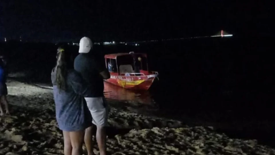 Adolescente morre afogado na praia da Ponta Negra em Manaus