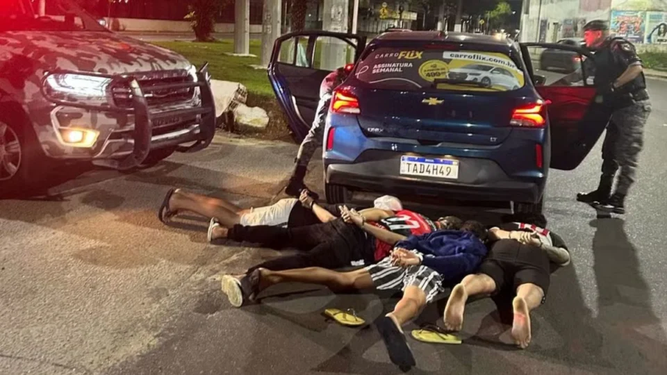 Adolescentes sequestram motorista de aplicativo em Manaus; vítima é resgatada