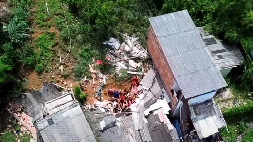 Mais de 60% do território de Manaus é ocupado por área irregular, diz David Almeida