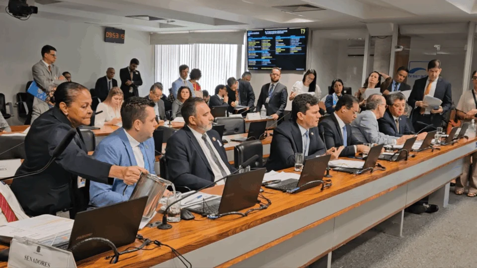 Parlamentares debatem soluções para a mudança nas tarifas de cargas aéreas em Joinville