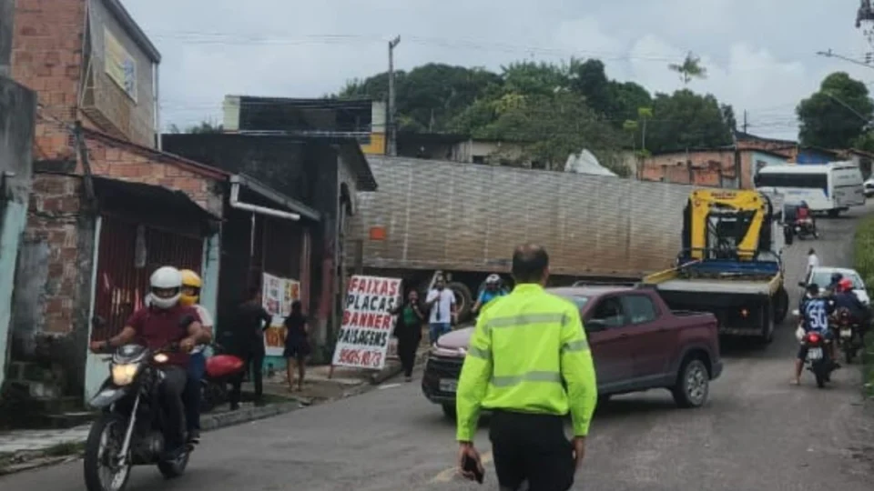 ‘Ladeirão da morte’: diz motorista sobre local onde baú de carreta se soltou em Manaus; veja vídeo