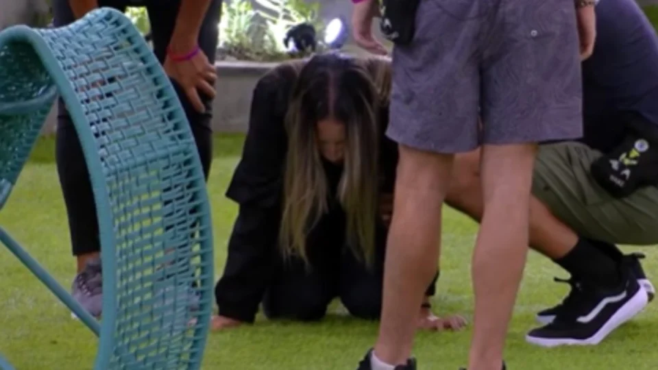 BBB 25: Renata se desespera com eliminação de Eva; veja vídeo