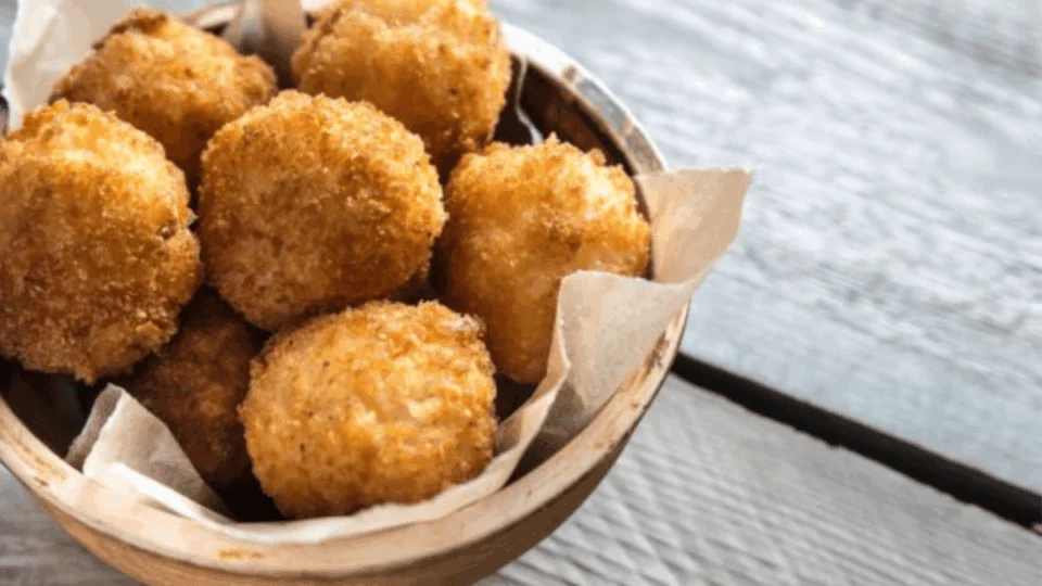 Como fazer bolinho de chuva igual ao de vó em casa? Veja receita fácil