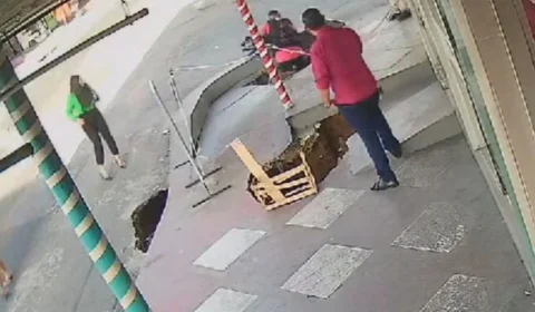 Calçada do terror: buraco ‘engole’ cinegrafista durante reportagem em Manaus; veja vídeo