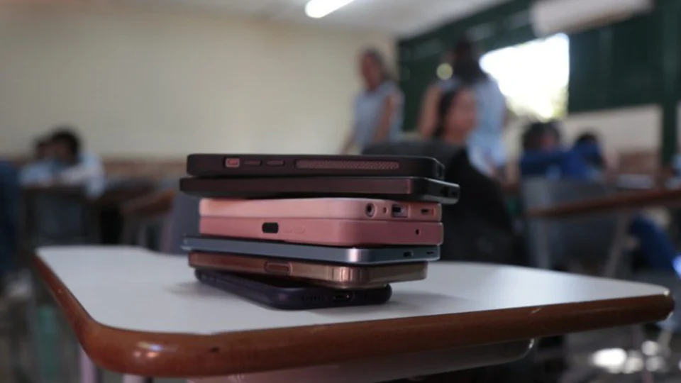 Celulares proibidos: veja as diretrizes para o uso de dispositivos digitais nas escolas