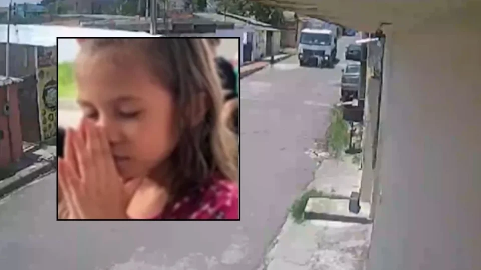 Família realiza velório de criança atropelada por caminhão do lixo em Manaus