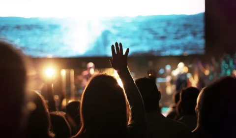 Fiéis fazem vigília falsa para pegar ladrões no flagra e entregam suspeitos à polícia em Vilhena