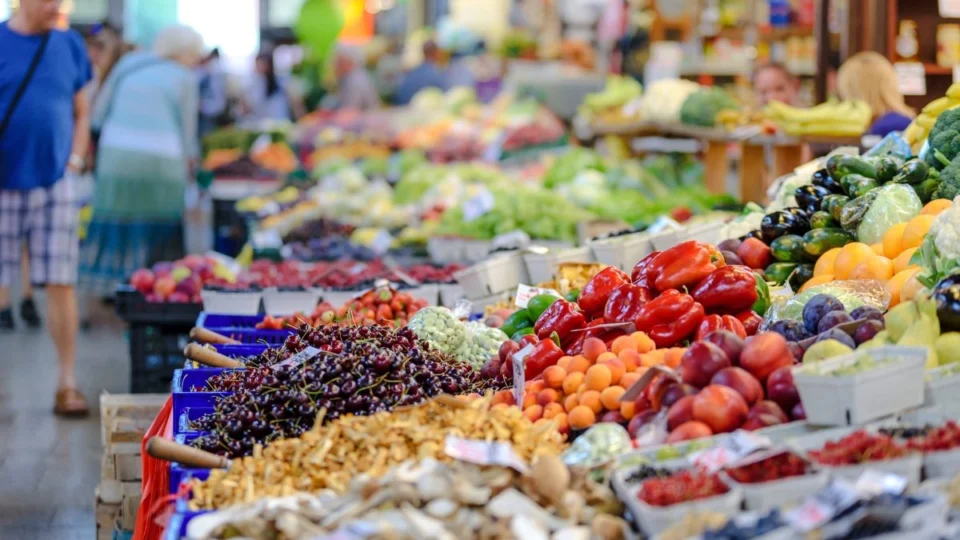 Governo zera alíquotas de importação para reduzir preço de alimentos