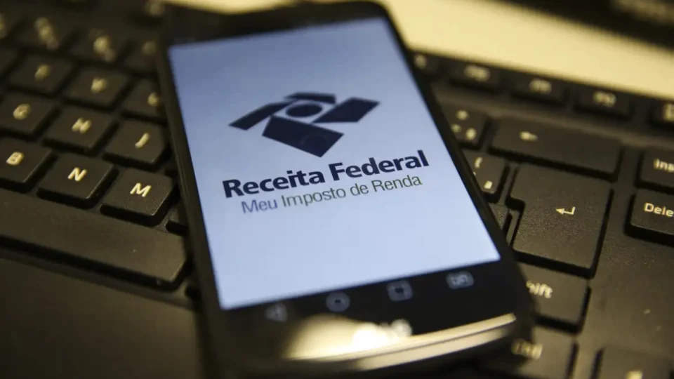 Gleisi: projeto para isenção do imposto de renda de R$ 5 mil será apresentado na próxima semana