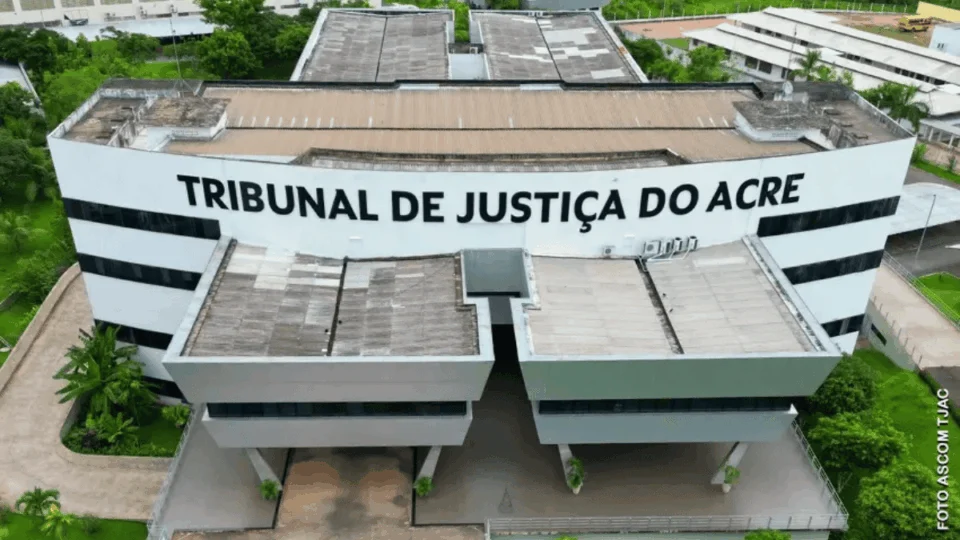 Justiça do Acre suspende greve dos médicos e impõe multa de R$ 10 mil por hora em caso de descumprimento