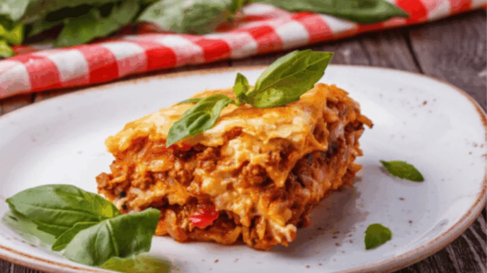 Esta receita de lasanha de frango fácil vai te deixar com água na boca