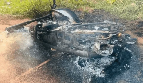 Homem é preso em flagrante após incendiar moto da esposa por ciúmes em Porto Velho