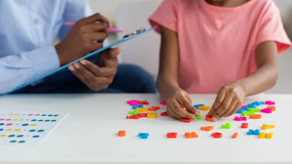 Plano de saúde é condenado a pagar tratamento de criança com autismo em Vilhena; entenda