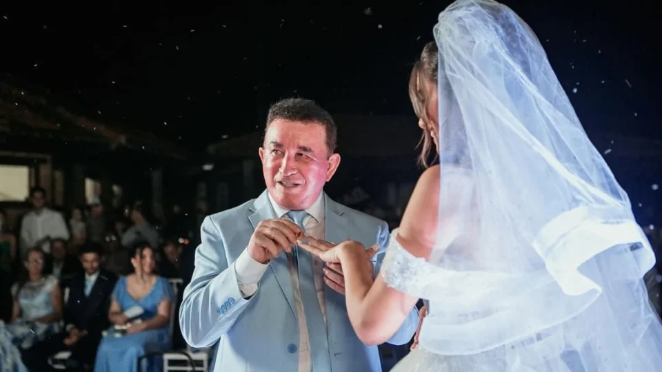 Quem foi a primeira esposa do Amado Batista? Cantor já casou três vezes