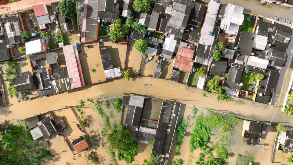 Rio Acre sai da cota de transbordamento e marca 13,72 metros nesta segunda (24)