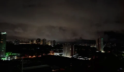 Apagão em Manaus? Falta de energia surpreende moradores na noite de hoje (27/3)