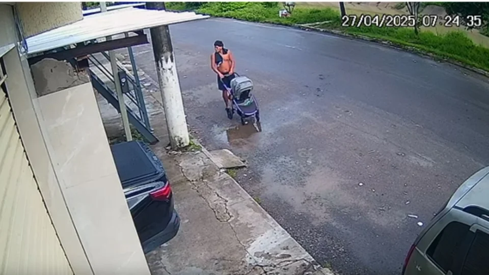 VÍDEO: bebê é abandonado em carrinho no meio da rua no bairro Crespo, em Manaus