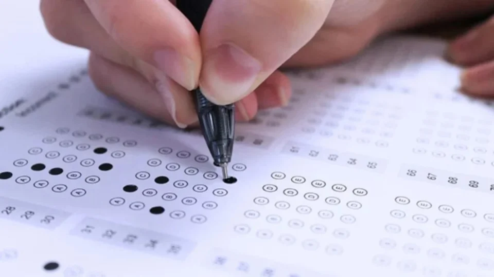 Concursos públicos com salários de até R$ 14 mil: veja quais as áreas, órgãos e prazos