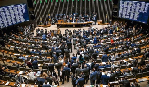 Câmara vira campo de batalha entre isenção do Imposto de Renda e anistia