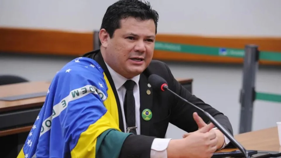 Quem é o deputado que atacou Lula em sessão e defendeu morte do presidente