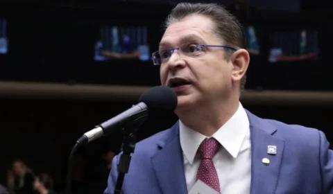 Urgência para anistia do 8 de janeiro é protocolada com 262 assinaturas; veja quem apoiou