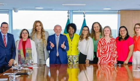 Violência com uso de IA, tornozeleira e bolsas de estudo: veja o que Lula sancionou para mulheres