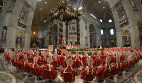 Bolos e celulares proibidos e janelas lacradas: veja as regras do Conclave