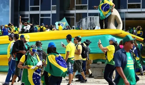 Internado na UTI, Bolsonaro chama nova manifestação por anistia em Brasília; saiba quando