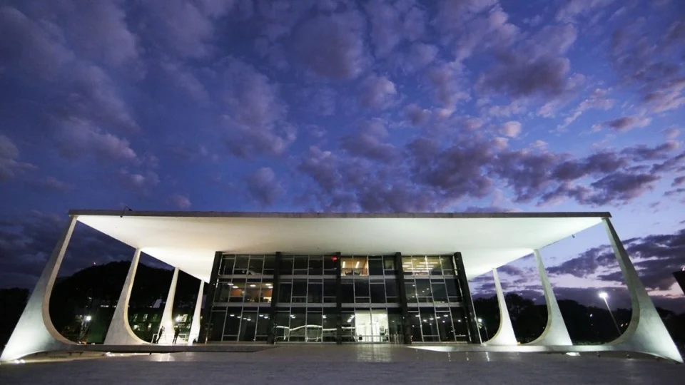 Saiba quais ministros se opuseram à prisão de Collor no STF