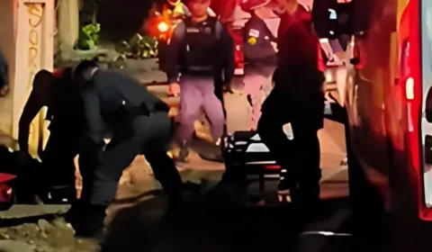 VÍDEO: homem morto fica 5 horas ‘largado’ em calçada por falta de carro do IML em Parintins