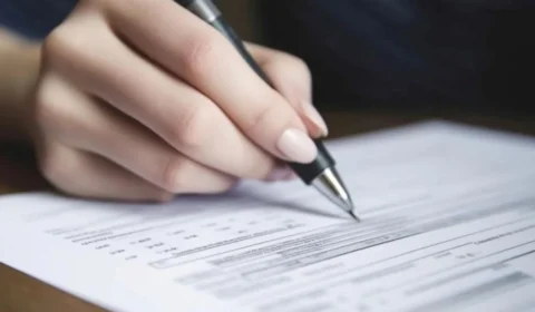 Concurso UFF 2025 abre 105 vagas com salários de quase R$ 6 mil; veja edital