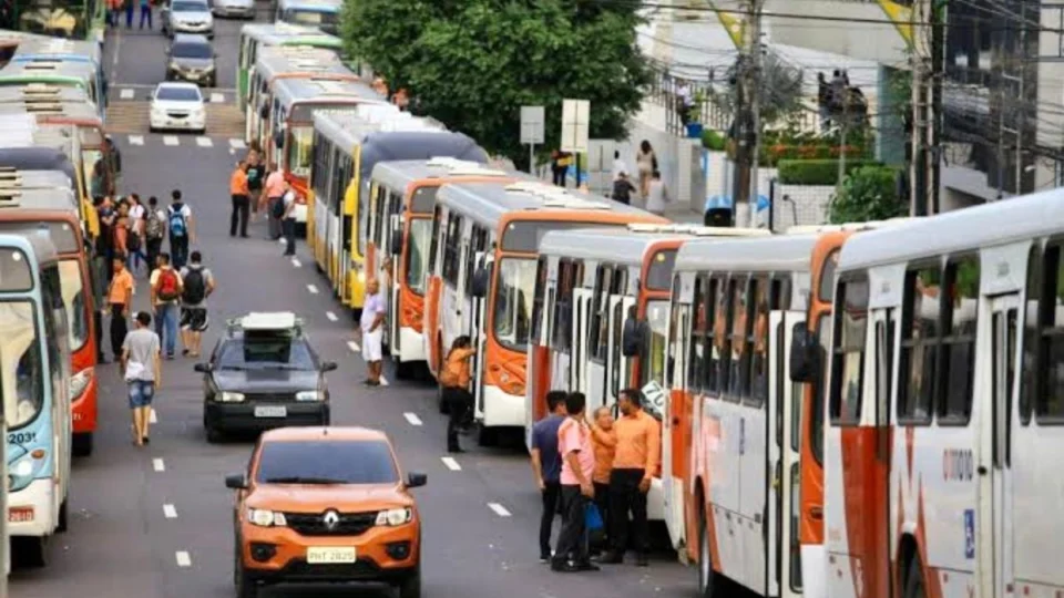 Greve de ônibus em Manaus: rodoviários confirmam paralisação de 50% da frota nesta terça-feira (15)