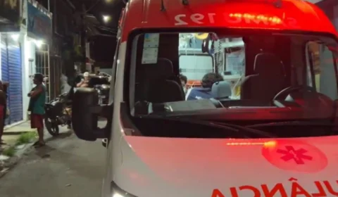 VÍDEO: homem é esfaqueado e fica com vísceras de fora após briga no Mauazinho, em Manaus