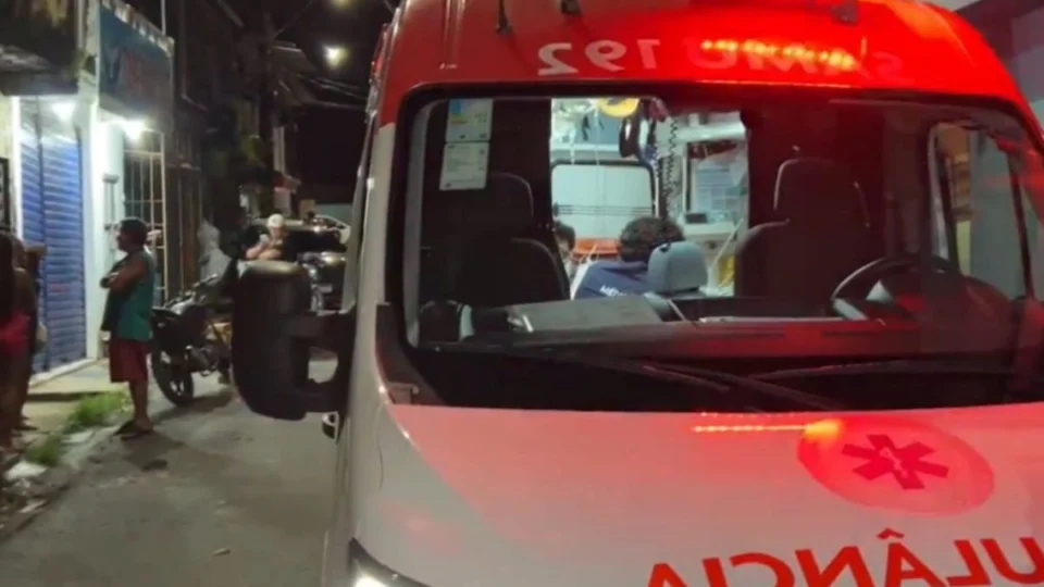 VÍDEO: homem é esfaqueado e fica com vísceras de fora após briga no Mauazinho, em Manaus