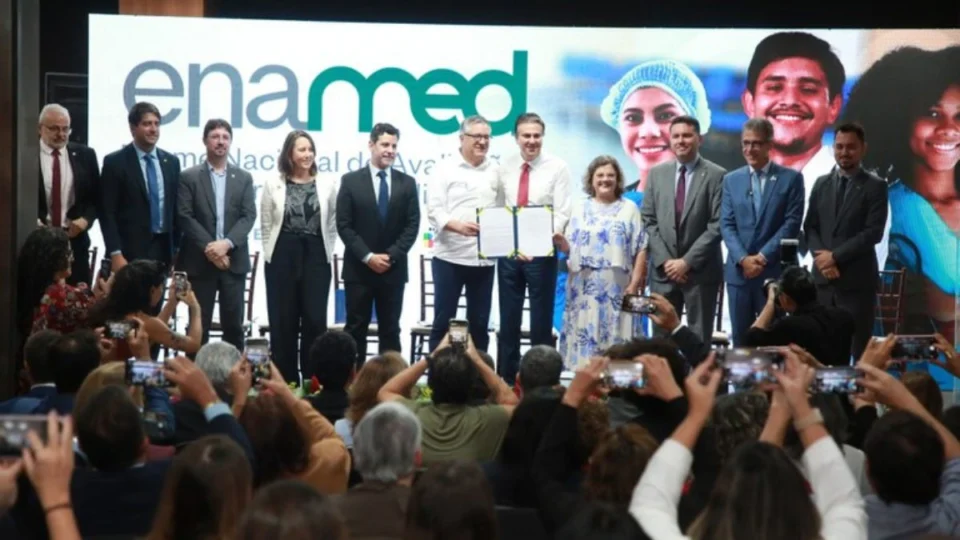 MEC lança novo exame para avaliar formação de medicina no Brasil