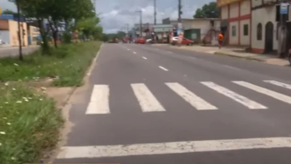 Moradores denunciam dificuldade para atravessar na faixa de pedestre na Zona Norte de Manaus; veja vídeo