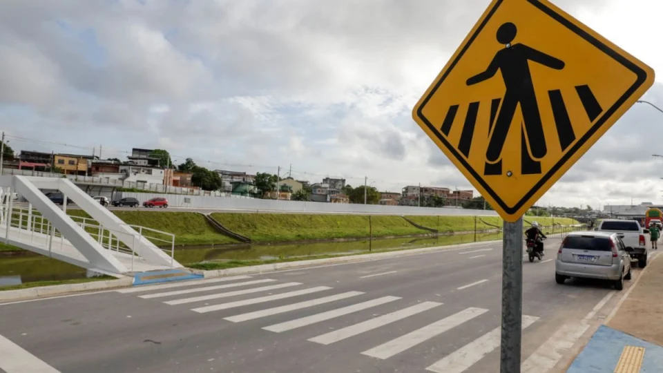 Manaus ganha nova via que liga avenidas Silves e Maués; veja mudanças no trânsito