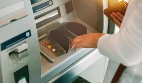 Fim dos caixas eletrônicos? Veja como apps e pagamentos por aproximação estão mudando o jeito de sacar dinheiro