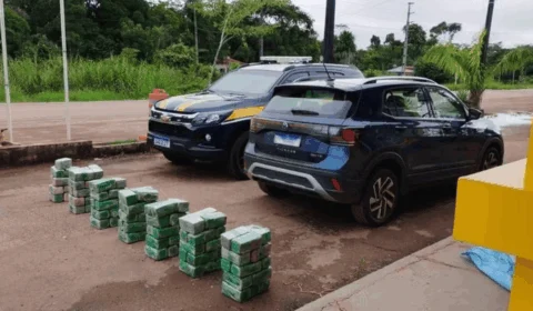 PRF persegue homem que deixa carro com mais de 100 kg de skunk para trás e foge em Rio Branco
