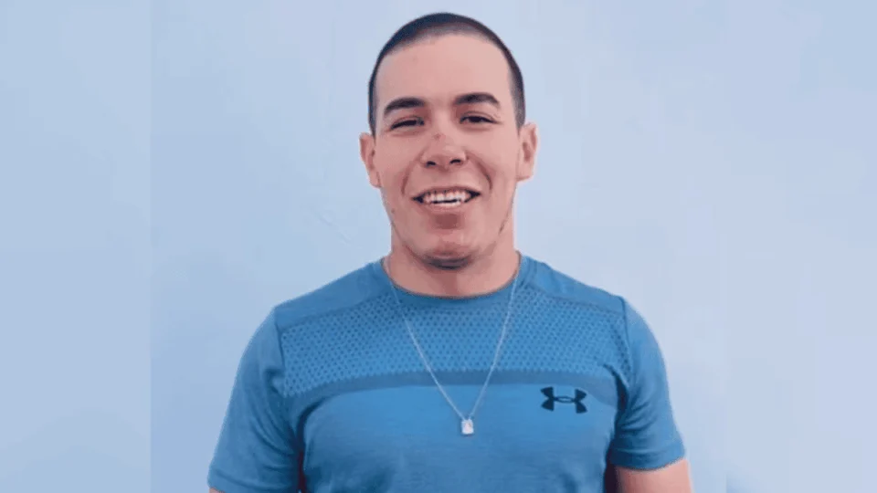 Biomédico de 26 anos morre ao colidir com caminhão na Avenida Ceará