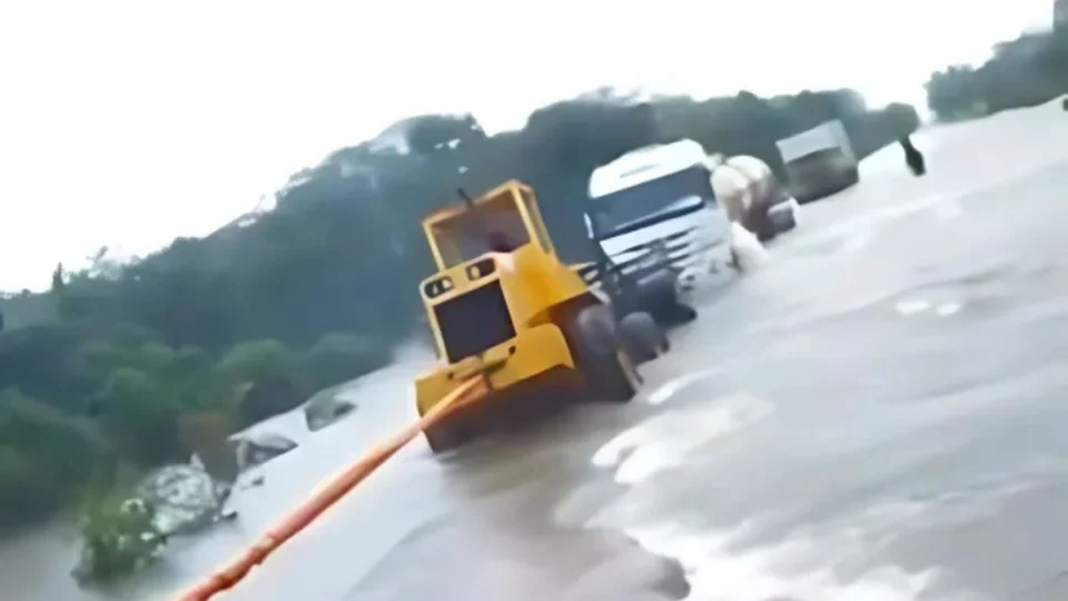 Cheia do Rio Madeira submerge BR-230 e isola municípios no sul do Amazonas