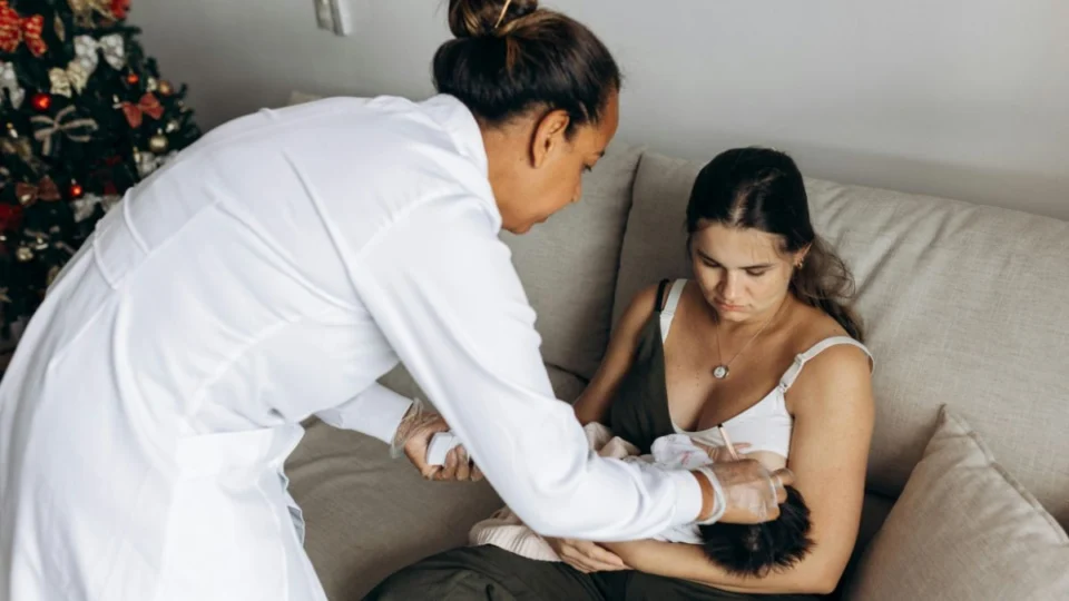 Depressão pós-parto: como identificar quando a tristeza materna vira doença?
