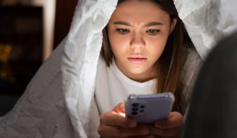 Adolescentes e redes sociais: como identificar sinais de alerta e cuidar da saúde mental