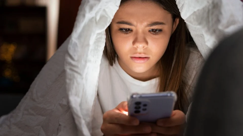 Adolescentes e redes sociais: como identificar sinais de alerta e cuidar da saúde mental