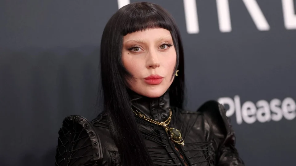 Por que o show da Lady Gaga será transmitido com atraso? Entenda a decisão
