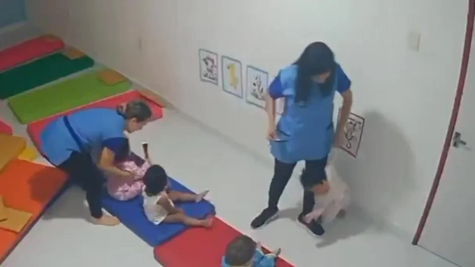 ‘A gente só queria tirar nossa filha de lá’: pais de bebê maltratada em creche de Manaus revelam revolta